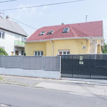 Hi-Bp Garden City Batsanyi Apartment 3 Rooms, Apartment Upstairs Near The City Train With Free Parking Budapest Extérieur photo