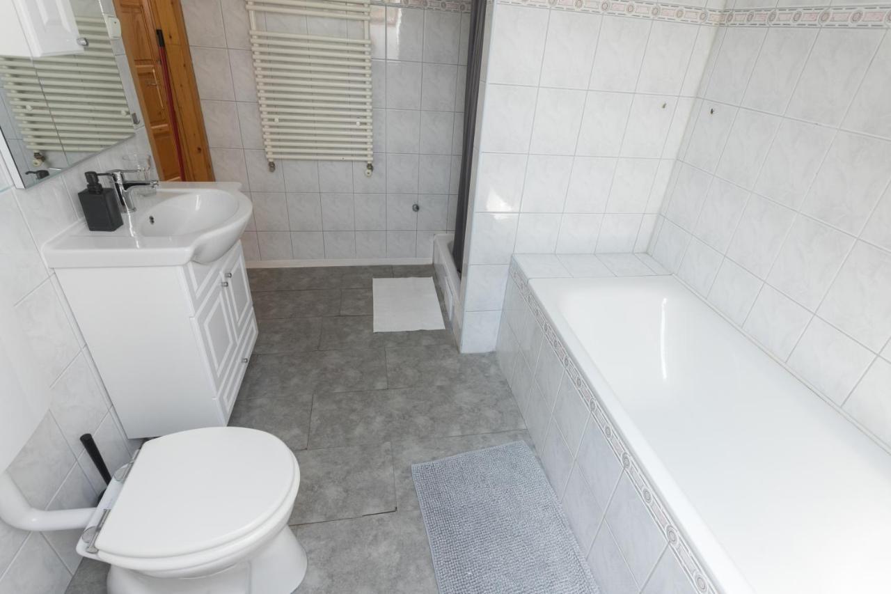 Hi-Bp Garden City Batsanyi Apartment 3 Rooms, Apartment Upstairs Near The City Train With Free Parking Budapest Extérieur photo